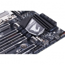 技嘉（GIGABYTE）X399 AORUS Gaming 7主板 （AMD X399/Socket TR4）
