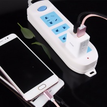 飚王 (SSK ) 苹果手机充电器 安卓快充充电头 5V/2.4A双口USB 手机/平板/移动电源通用多口插头适配器 SDC020