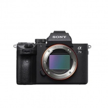 索尼（SONY）ILCE-7M2 全画幅微单 便携数码相机（雷克沙128G内存卡 +索尼相机包+沣标三脚架）